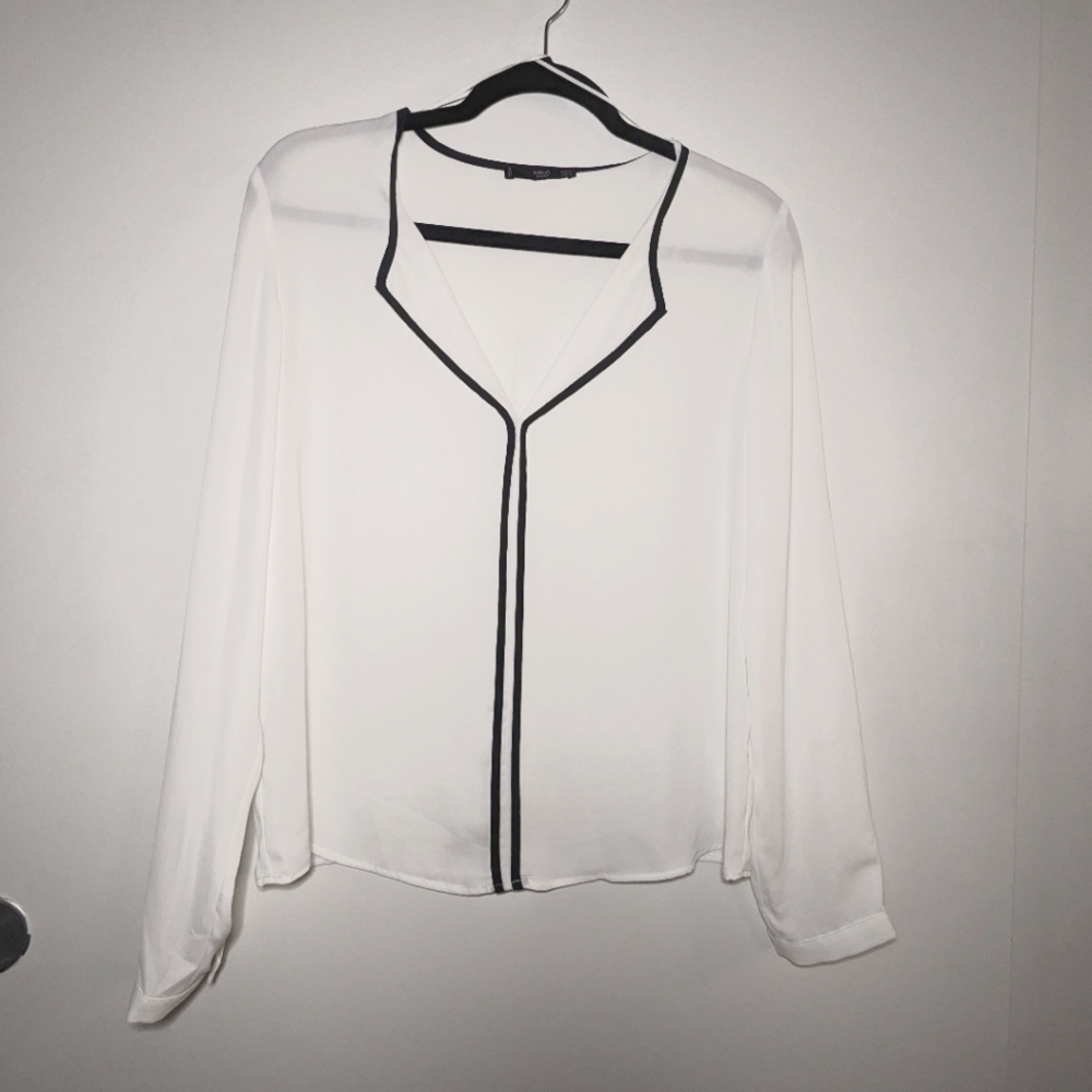 MNG Basic White blouse with black lined v-neck collar